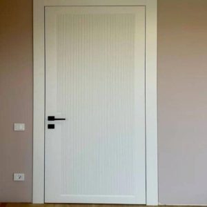 درب سیم‌لول سفید با پنل شیاردار